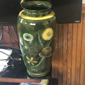 2019 collection of Artmax- vintage Green and Yellow Floral Accent Vase